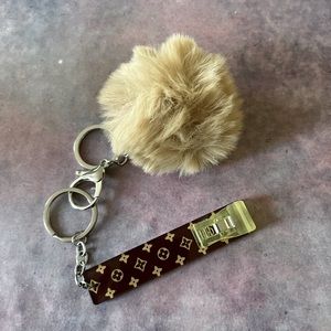 Keychain card pullers